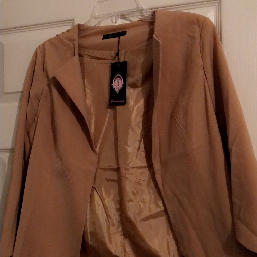 Tan cape jacket - Picture 2 of 4